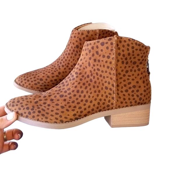 Universal Thread Leopard Ankle Emma Boots, Size 5 - Picture 2 of 4